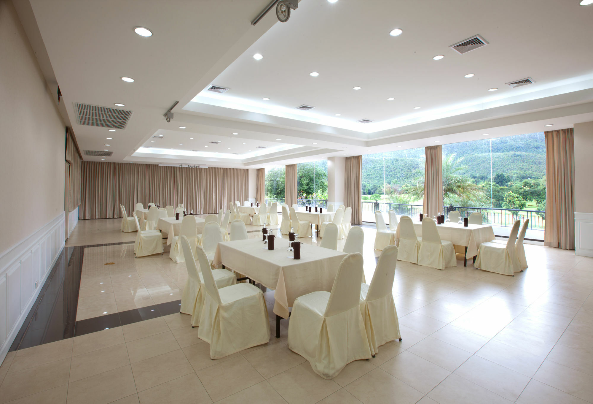 Alpine Golf Resort Chiang Mai Banhuajszajnua Kültér fotó